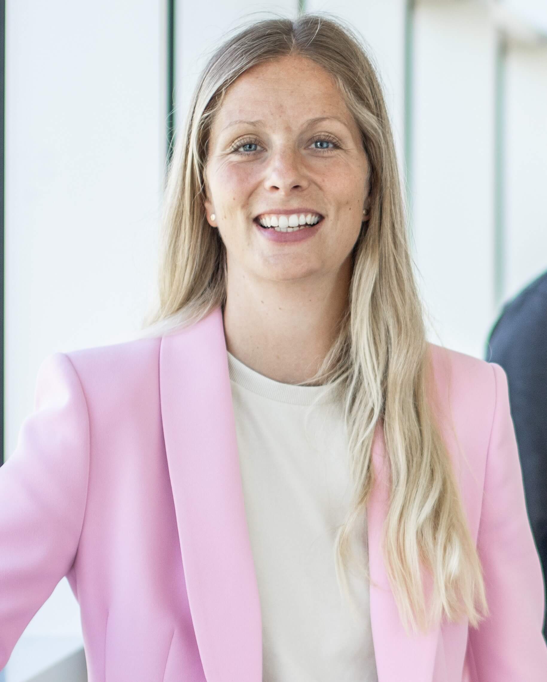 Frau Katrin Bahr